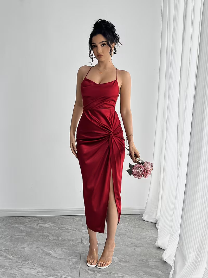 Robe de soirée élégante avec une fente latérale